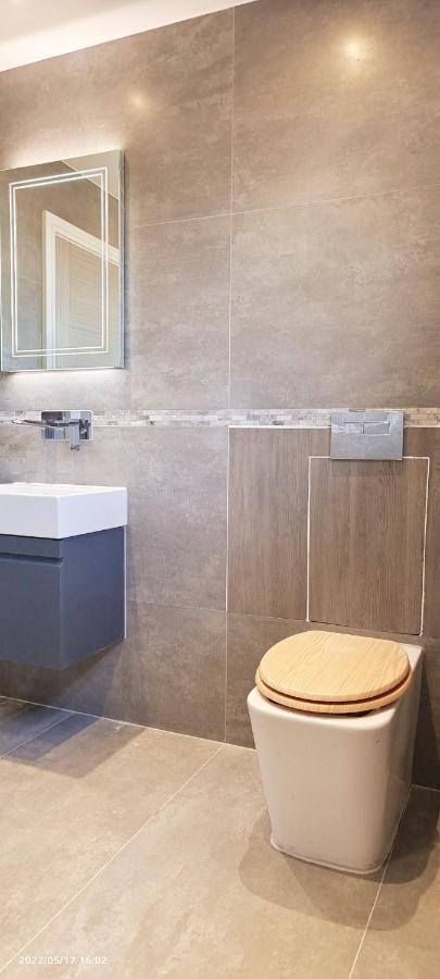 Top Floor Flat 5 Northwood Northwood  Ngoại thất bức ảnh