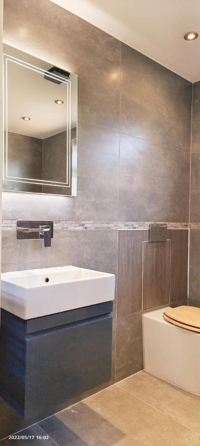 Top Floor Flat 5 Northwood Northwood  Ngoại thất bức ảnh